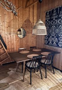 a dining room with a table and chairs at Hytte nær Ål in Liagardane +24 photos
