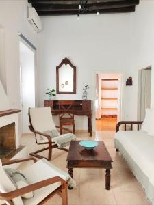 a living room with a couch and a table at Casa Centrale in Apollonia