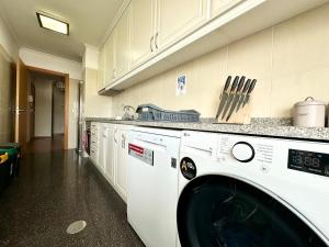a washer and dryer in a kitchen at Sea Soul residencial in Funchal