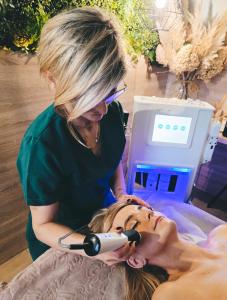 a woman fuelling a womans face at a salon at Walizka Wspomnień in Karpacz +66 photos