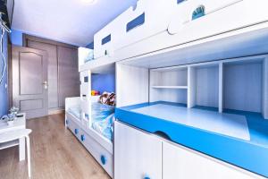 a childs bedroom with a blue and white bunk bed at Casa Sony El Cotillo in El Cotillo