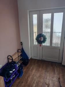 an empty room with a door with a wreath on it at Vila Vera in Futog