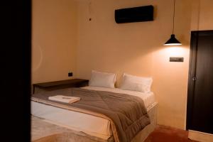 a bedroom with a bed with a brown blanket at Kash Beach Villa, Varkala - Steps from Odayam Beach in Varkala +11 photos