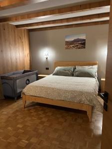 a bedroom with a bed and a tub in it at Maso Walter in Pradellan