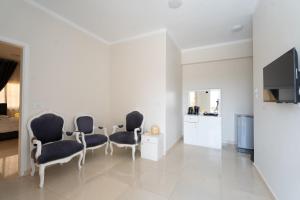 a living room with four chairs and a table at siriuspalaceluxor in Al Karnak