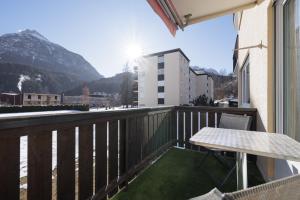 a balcony with a table and a view of a mountain at Brentsch A30 in Scuol