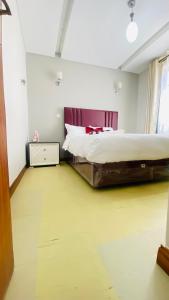 a bedroom with a large bed in a room at Urban Host Buru Prime 1BR Luxe in Nairobi