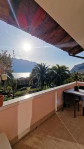 a balcony with a table and a view of the ocean at Appartamento A Limone in Limone sul Garda