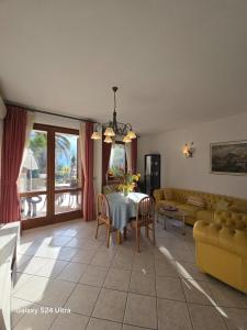 a living room with a table and a couch at Appartamento A Limone in Limone sul Garda