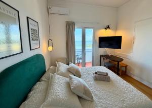 a bedroom with a bed with a view of the ocean at Rambla Bliss Suites con Vista al Mar in Montevideo