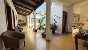 a living room with a couch and chairs in a building at CASA DE LAS FLORES in Guatemala