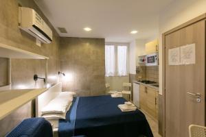 a small room with a bed and a kitchen at Terrazza Miracoli & Spa Napoli in Naples