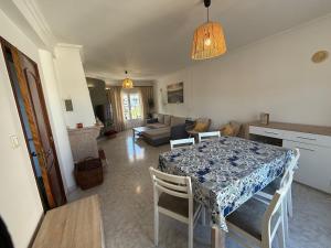 a kitchen and living room with a table and chairs at Casa Sardine in Santo Isidoro