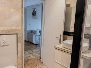 a bathroom with a toilet and a sink at Appartement convivial pour séjourner in Le Kremlin-Bicêtre +14 photos