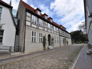 a large brick building with white windows on a street at Hausboot Paula mit Reisekajak in Ribnitz-Damgarten in Ribnitz-Damgarten