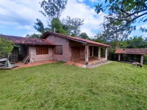 a house with a large yard in front of it at Sítio ou chácara in Gravataí