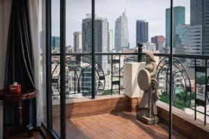 a balcony with a view of a city skyline at Bon Ami Hotel - Thiên Xuân in Ho Chi Minh City
