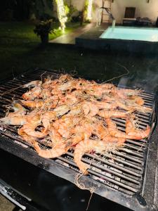 a bunch of shrimp cooking on a grill at Villa Wansha in Ratgama Hegoda