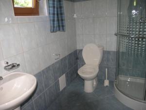 Koupelna v ubytování Chaty u Tesaru