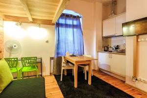 Kuchyňa alebo kuchynka v ubytovaní St. Dorothys hostel - apartments