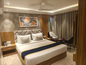 a hotel room with a bed and a desk at Hotel Teesta Stay, Kolkata in kolkata +43 photos