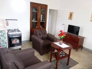 a living room with a couch and a table at Belretiro Cottage in Bel Retiro