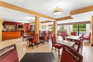 a dining room with tables and chairs in a restaurant at Comfort Inn Lehigh Valley West in Fogelsville