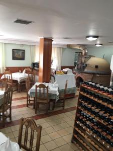 En restaurant eller et andet spisested på Hostal Los Chopos