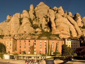 a statue of a horse in front of a mountain at Hotel Abat Cisneros Montserrat in Montserrat