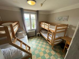a room with two bunk beds and a window at Aupalya Gîte Le Logis Catalan in Font-Romeu