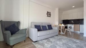 a living room with a couch and a chair at Coimbra's Black & White in Coimbra