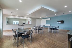 Ruang duduk di Scottish Inns & Suites - Crosby