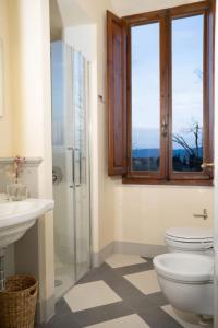 a bathroom with a toilet and a sink and a shower at Villa Palazzo Delle Erbe in Casole dʼElsa +18 photos