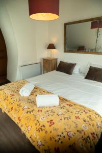 a bedroom with two beds with towels on the bed at Les hauts des Soussilanges in Céron +41 photos