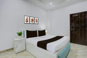 a white bedroom with a bed and a cabinet at HOTEL O SPACE INN NH 44 in Pānchgaon
