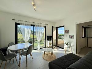 a living room with a table and a couch at T2 à 200m des plages in Propriano