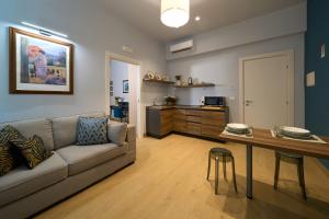 a living room with a couch and a table at Merlino Urban Suites in Messina