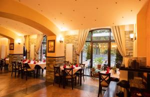 Restavracija oz. druge možnosti za prehrano v nastanitvi Casa Iris-Hotel & Restaurant