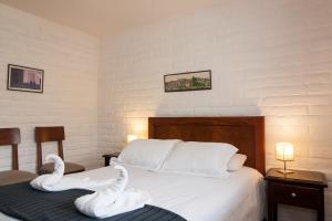 Postel nebo postele na pokoji v ubytování Apartamentos Otorongo Cuenca Ecuador