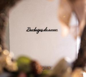 a sign with the word drinking cleaners on a wall at Burbujas de amor - gîte avec spa et sauna privatifs in Loubès-Bernac