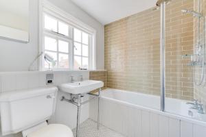 a bathroom with a toilet and a sink and a tub at 5 Bed in Walberswick oc-tww in Walberswick +28 photos