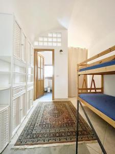 a room with a bunk bed and a rug at Tre Terre in Mulazzo