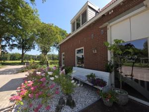 a garden of flowers in front of a building at B&B Grolloo in Grolloo