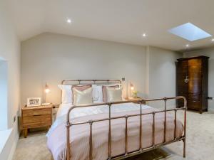 a bedroom with a bed and a night stand with two lamps at 3 Bed in Alnwick oc-77571 in Craster