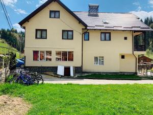 a house with bikes parked in front of it at Casa Andu in Dâmbovicioara