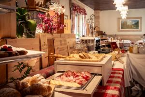 a bakery with bread and pastries on a counter at Hotel Morandi in Valbondione