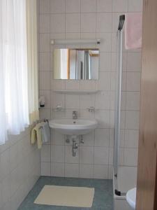 Ett badrum på Wirtshaus zum Wiesejaggl