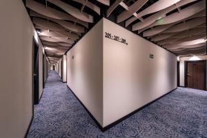 a corridor of an office building with a ceiling at ASA Molina Plaza in Molina de Segura