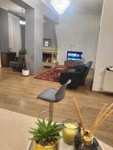 a living room with a couch and a chair at Mikado lounge in Itʼkhvisi