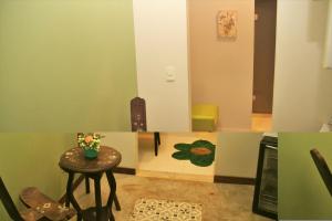 a room with a table and a stool in a room at Pousada Casa das Flores in Sao Jorge